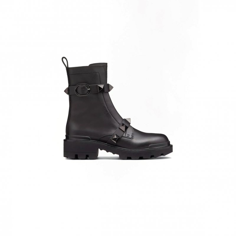 (image for) VALENTINO ROMAN STUD CALFSKIN COMBAT BOOT WITH TONAL STUDS 40MM 5W2S0CJ3FYP_0NO