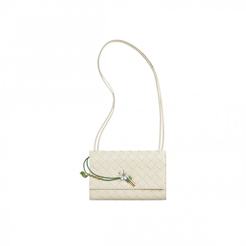 (image for) BOTTEGA VENETA LEATHER ANDIAMO DAISY CROSS-BODY BAG 838870 (19*12.6*2cm)