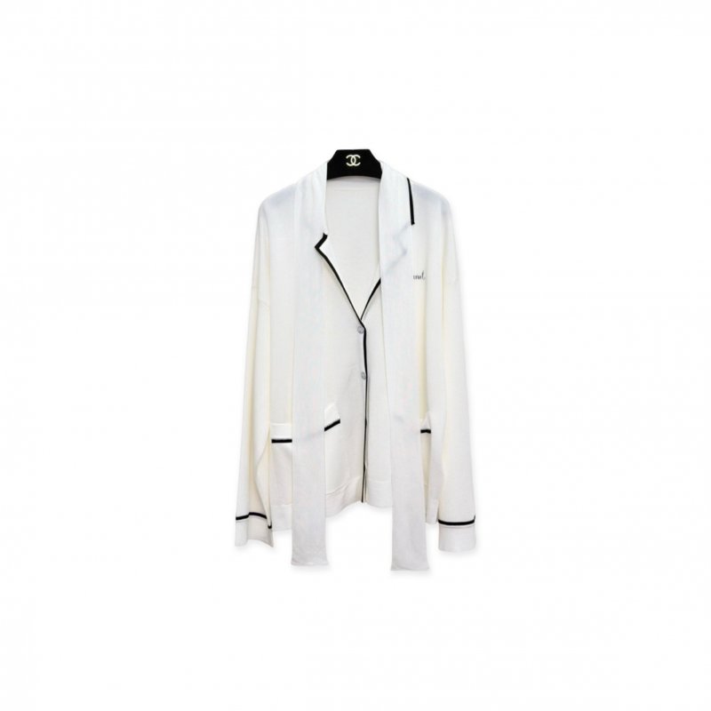 (image for) CHANEL WHITE LONG-SLEEVED LOUNGEWEAR